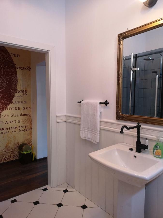 Kot Pocztowy Apartment Dlugopole-Zdroj Luaran gambar